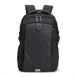 Mochila preta em Polyester / PU. Conta com alças para as costas com faixa refletiva e bolso, alça para as mãos, alça para pendurar e alça carona para mala. Na parte externa conta com saída para fio, faixa refletiva, borrachão, dois fechos laterais, dois bolsos laterais com tela, bolso frontal e dois bolsos na parte superior com fechamento em zíper. Na parte interna do primeiro bolso, conta com 4 compartimentos. No bolso principal, conta com compartimento aveludado para notebook de até 15 e mais um compartimento.